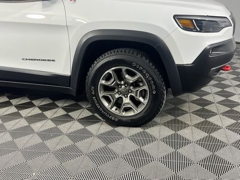 Certified 2022 Jeep Cherokee Trailhawk w/ Technology Group B image 11