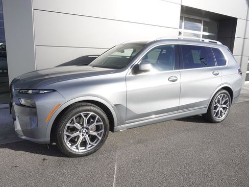 Used 2023 BMW X7 xDrive40i w/ Premium Package image 3