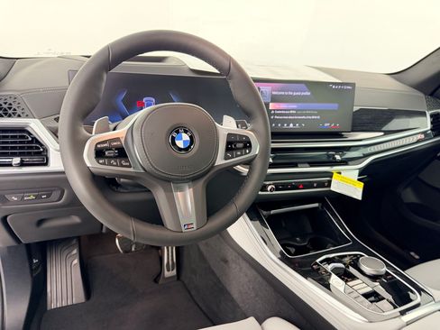 New 2026 BMW X5 xDrive40i w/ M Sport Package AWD/4WD image 4