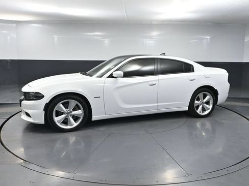 Used 2016 Dodge Charger R/T RWD image 12