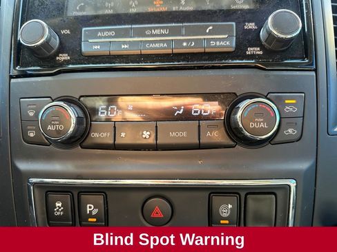 Used 2024 Nissan Titan SV w/ SV Convenience Package image 17