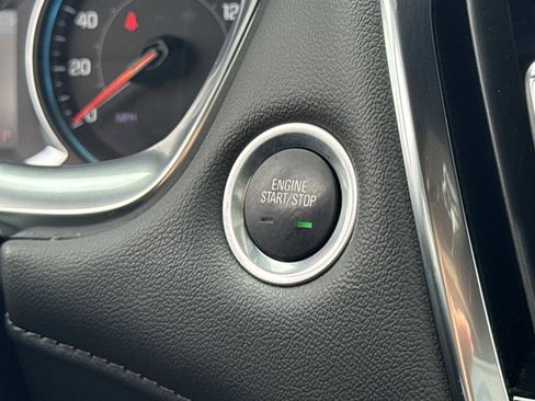 Used 2023 Chevrolet Traverse LT FWD image 19