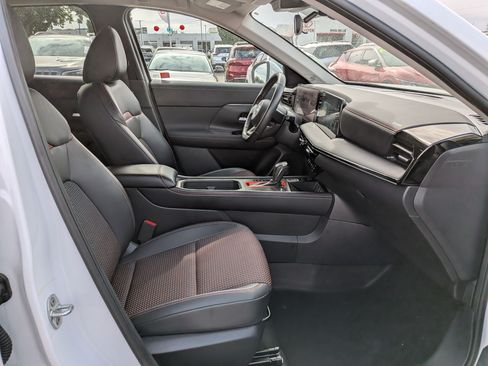 Used 2025 Nissan Kicks SR AWD/4WD image 31