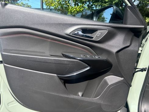 Used 2024 Chevrolet Trax RS w/ Sunroof Package FWD image 20