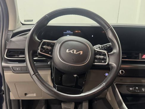 Used 2025 Kia Carnival FWD image 5