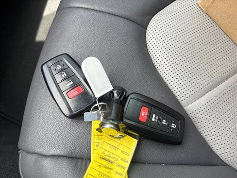Used 2019 Toyota Camry XLE w/ Driver Assist Package FWD image 23