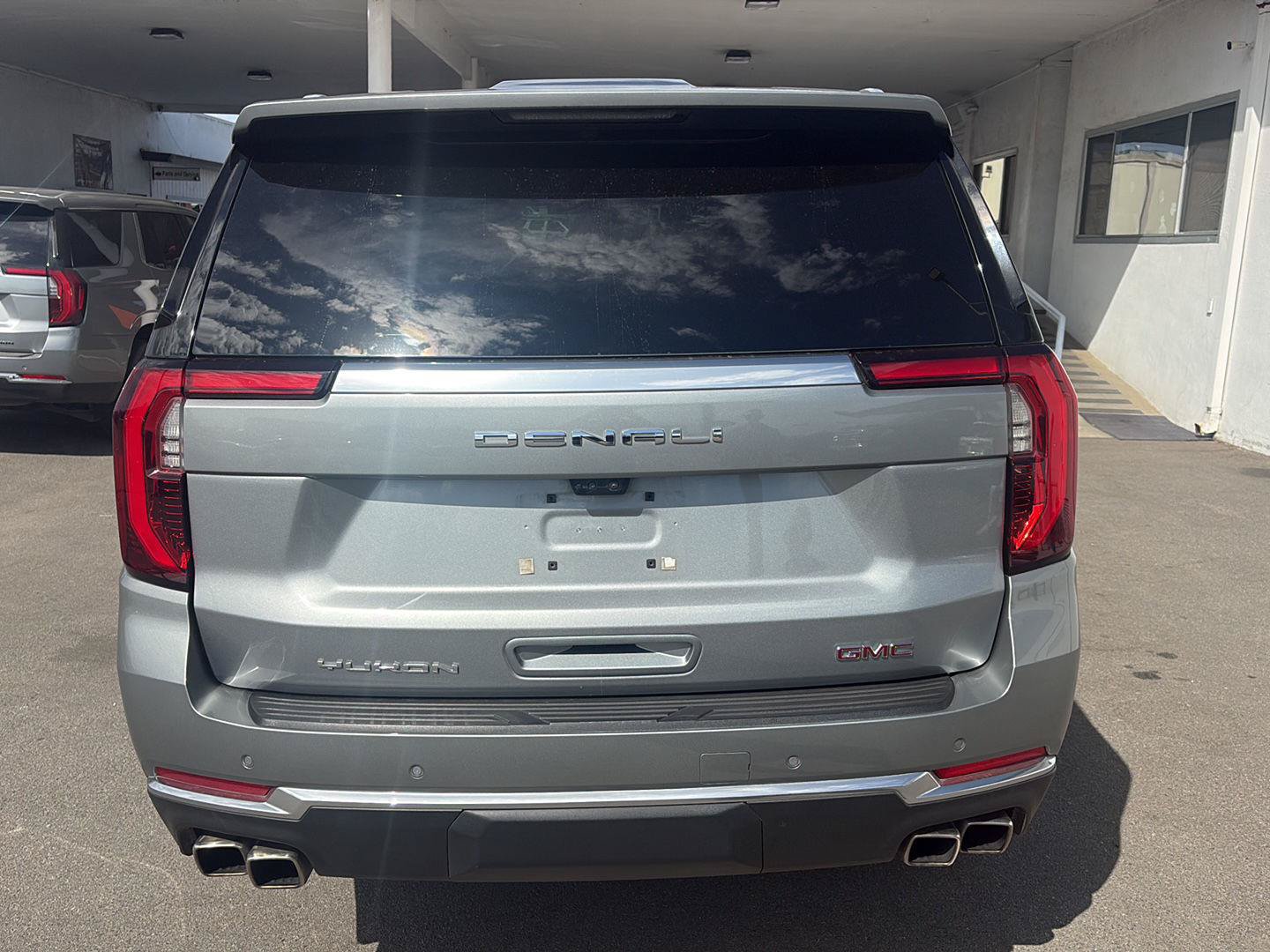 Used 2025 GMC Yukon Denali w/ Denali Reserve Package AWD/4WD image 4