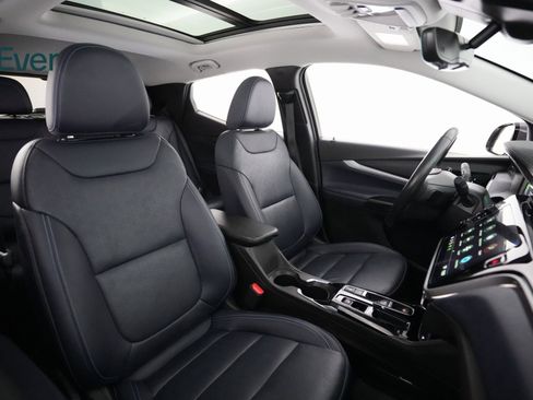 Used 2022 Chevrolet Bolt EUV Premier w/ Sun & Sound Package image 8