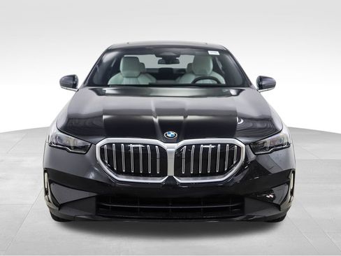 New 2026 BMW 530i xDrive w/ Premium Package image 9