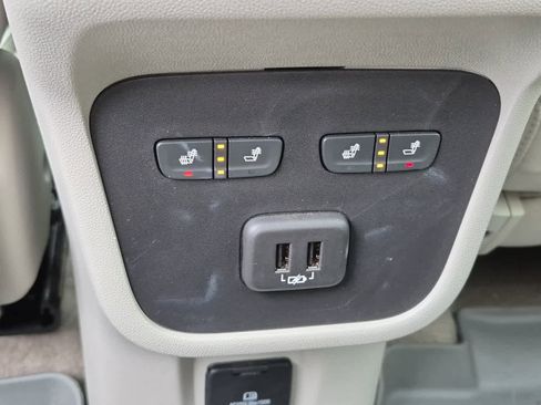 Used 2024 GMC Terrain Denali w/ Denali Premium Package image 10