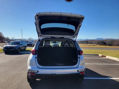 Used 2022 Kia Sportage LX image 11