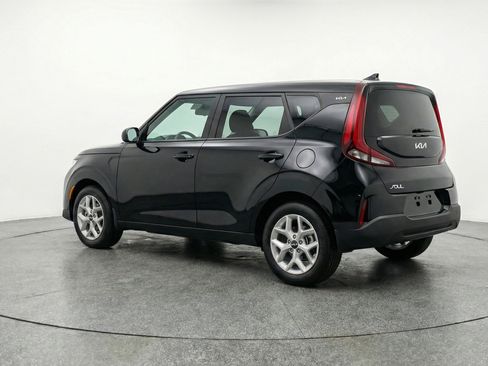Used 2025 Kia Soul LX w/ LX Technology Package FWD image 6
