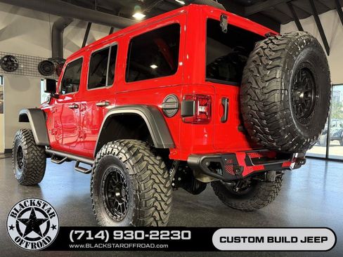 Used 2025 Jeep Wrangler Unlimited Rubicon 4xe w/ Convenience Group AWD/4WD image 16