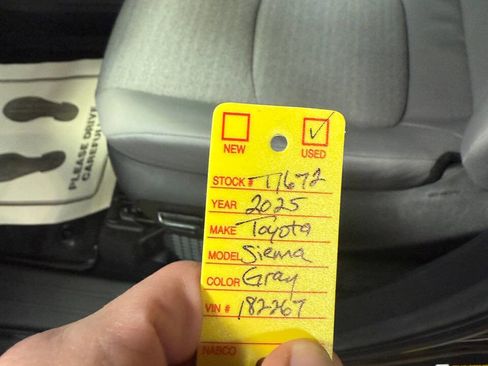 Used 2025 Toyota Sienna LE image 14