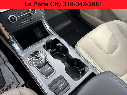 Used 2021 Ford Edge Titanium AWD/4WD image 12