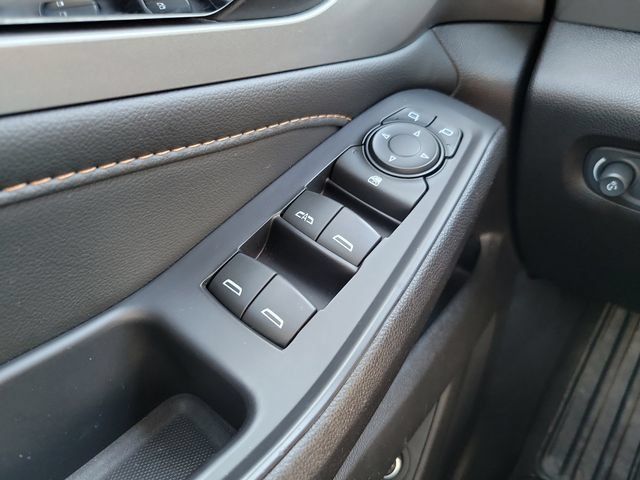 Used 2021 Chevrolet Traverse LT FWD image 27