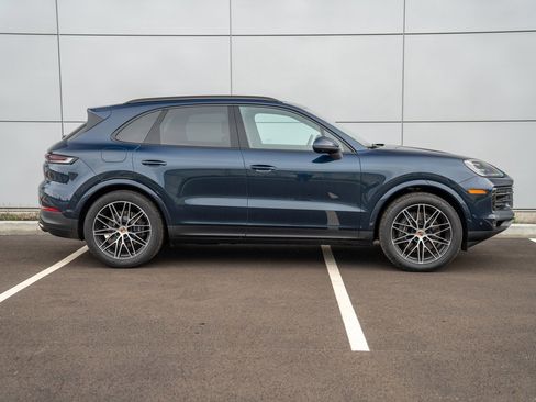 Used 2025 Porsche Cayenne image 8