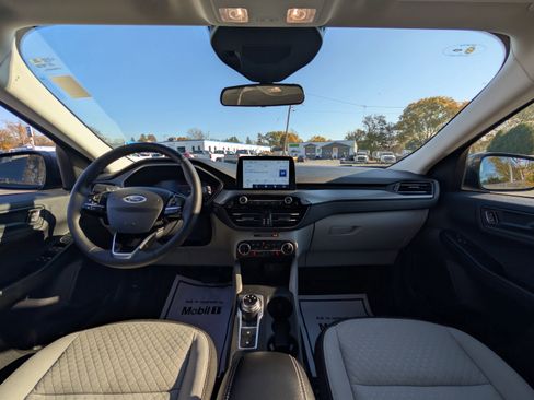 Used 2023 Ford Escape Active image 2