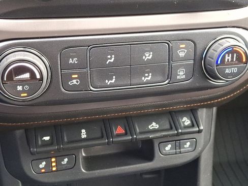 Used 2022 GMC Canyon AT4 image 16