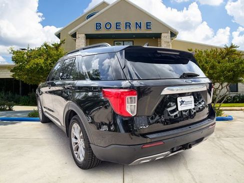Used 2022 Ford Explorer XLT w/ Equipment Group 202A RWD image 3