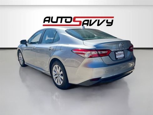 Used 2019 Toyota Camry LE image 5