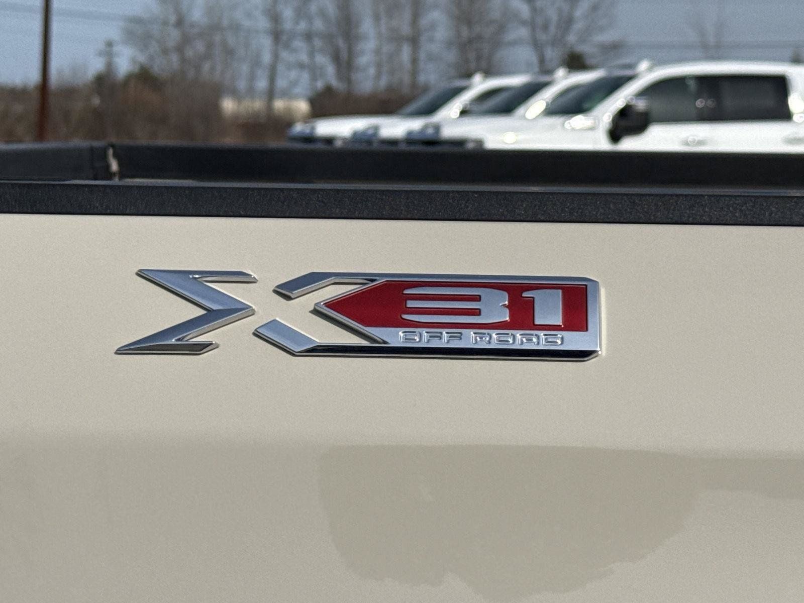 New 2026 GMC Sierra 1500 SLE w/ X31 Off-Road Package AWD/4WD image 10