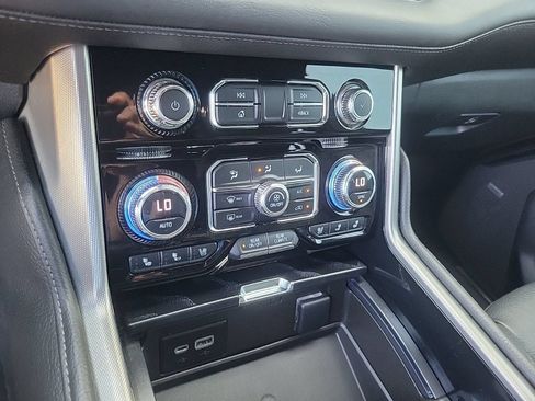 Used 2023 GMC Yukon XL Denali AWD/4WD image 25
