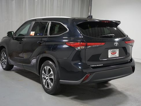 Certified 2023 Toyota Highlander XLE image 6