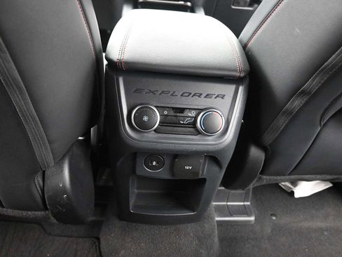 Used 2025 Ford Explorer ST-Line w/ ST-Line Street Pack image 22