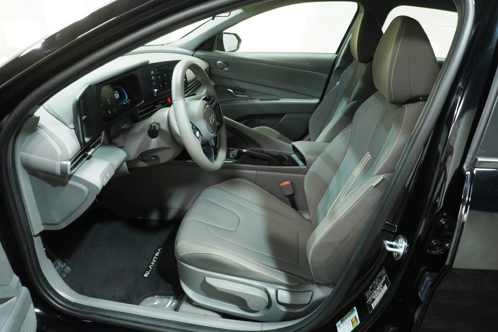 Certified 2026 Hyundai Elantra Sport FWD image 11