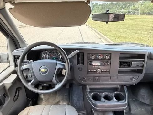 Used 2012 Chevrolet Express 2500 Extended RWD image 9