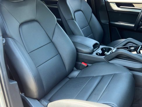 Certified 2025 Porsche Cayenne AWD/4WD image 17