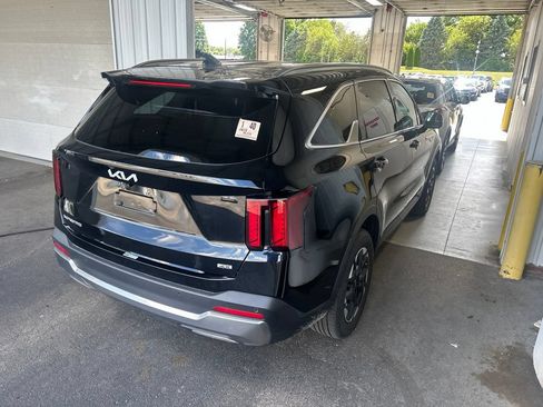 Used 2024 Kia Sorento S AWD/4WD image 7