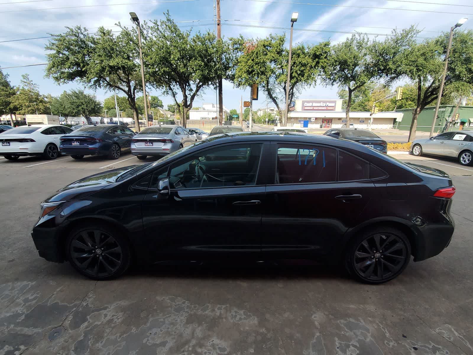 Used 2025 Toyota Corolla SE FWD image 3