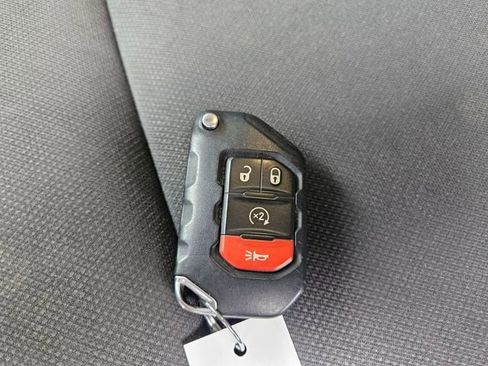 Used 2020 Jeep Wrangler Unlimited Sahara image 29