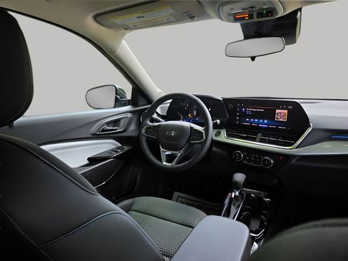 New 2026 Chevrolet Trax LT w/ Midnight Edition FWD image 9