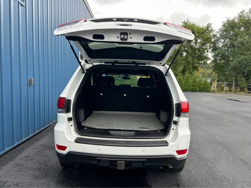 Used 2021 Jeep Grand Cherokee Laredo image 13