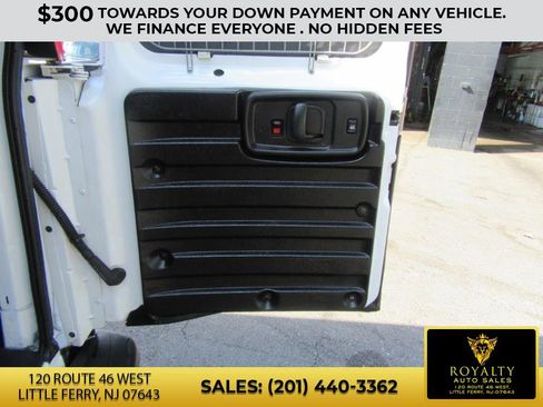 Used 2015 GMC Savana 2500 image 40