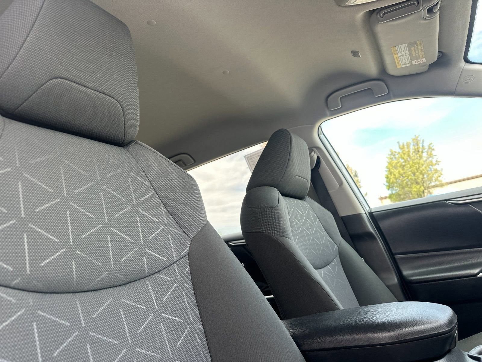Used 2025 Toyota RAV4 XLE AWD/4WD image 18