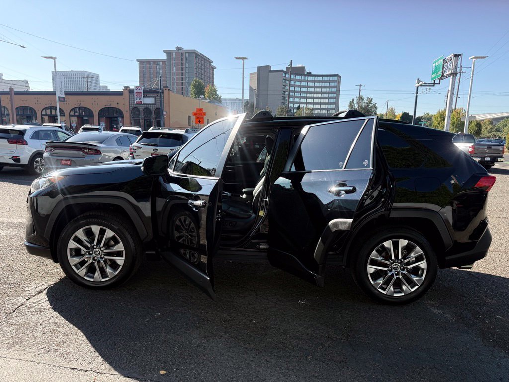 Certified 2019 Toyota RAV4 Limited w/ Advanced Technology Package AWD/4WD image 19