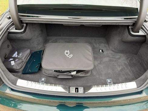 Used 2025 Bentley Flying Spur Plug-In Hybrid image 37