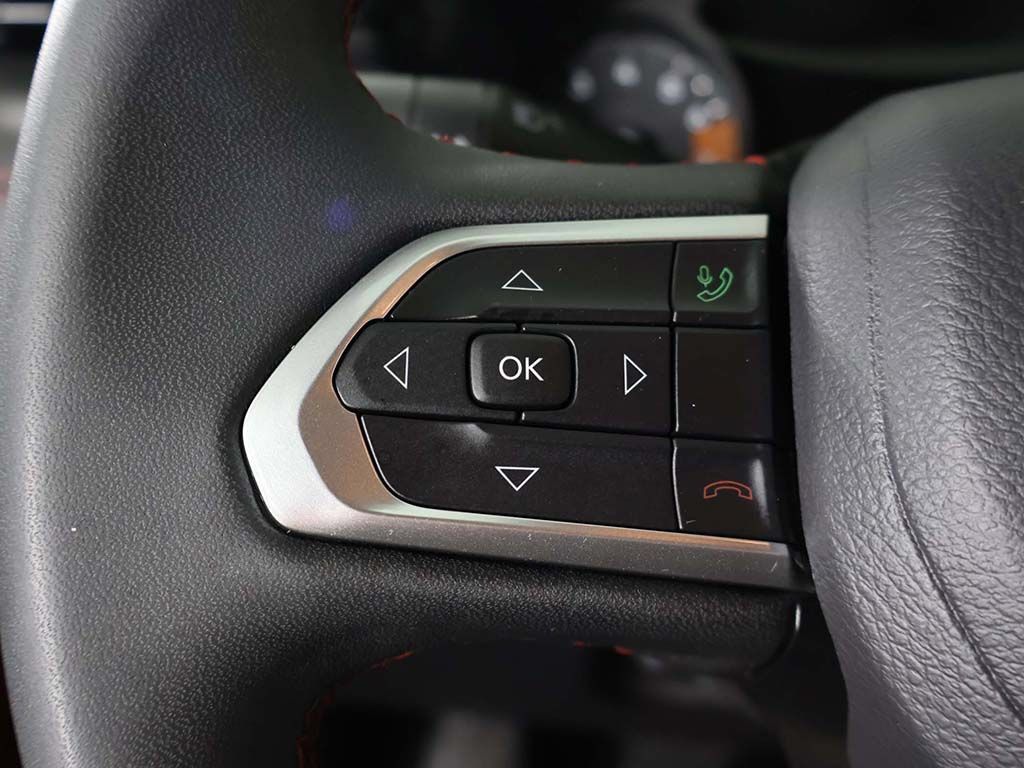 Used 2025 Jeep Compass Trailhawk AWD/4WD image 38