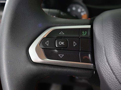 Used 2025 Jeep Compass Trailhawk AWD/4WD image 38