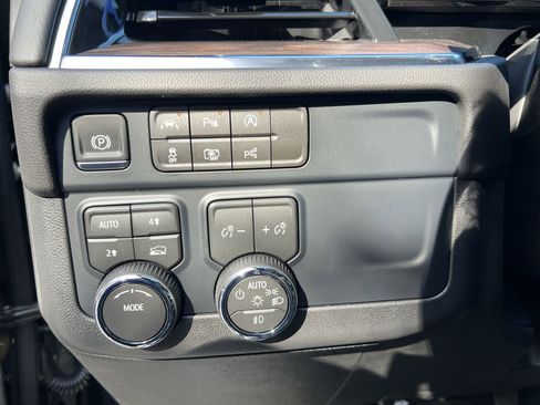 New 2026 Chevrolet Suburban LT w/ Comfort Package image 18