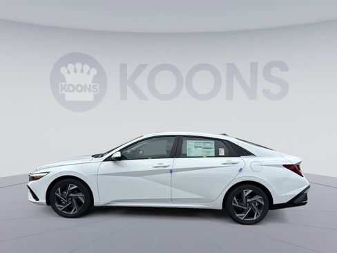 New 2026 Hyundai Elantra Limited FWD image 2