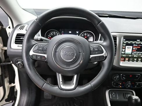Used 2018 Jeep Compass Latitude w/ Popular Equipment Group FWD image 16