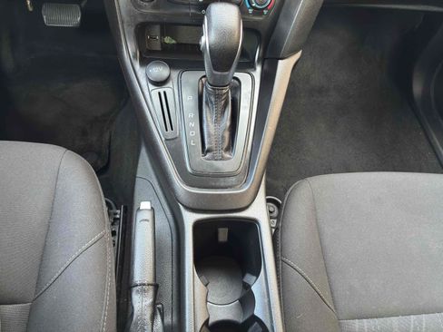 Used 2018 Ford Focus SE FWD image 25
