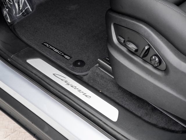 Certified 2026 Porsche Cayenne AWD/4WD image 11