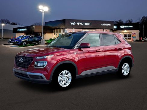 New 2026 Hyundai Venue SE image 2