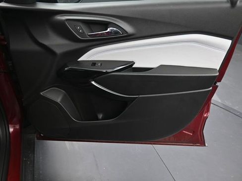 Used 2025 Chevrolet Trax LT w/ LT Convenience Package image 24